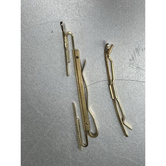 Lot of 9 Vintage Golf Club Pinback Pins Brooches Tie Clip Tac Gold-Tone - Picture 9 of 9